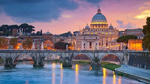 Dünyanın en küçük ülkesi ama en büyük kalabalıklardan biri: Vatikan