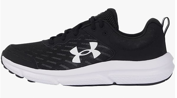 Under Armour Charged Assert 10, tatil boyunca yapacağınız uzun yürüyüşlerde size eşsiz bir konfor sunuyor.