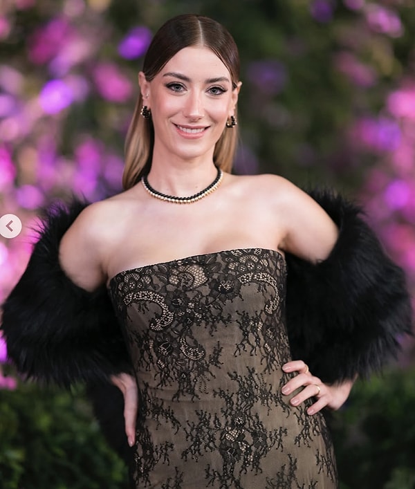 Türk televizyon ve dijital projelerin sevilen yüzlerinden Hazal Kaya, yıllardır hem oyunculuğuyla hem de özel hayatıyla gündemden düşmeyen isimlerden biri.