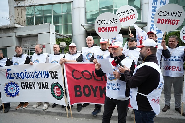 Türkiye'nin dev giyim markasında işçiler üretimi durdurdu.