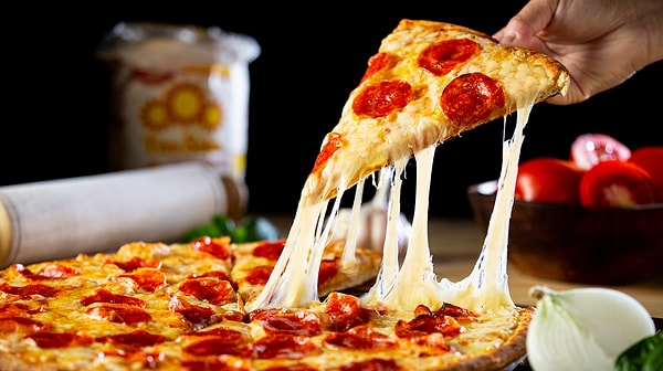 Amerika'da pizzanın popülerleşmesinin arkasında birkaç kritik faktör vardı.