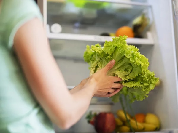 Many of us have a habit of washing lettuce as soon as we bring it home and stashing it in the fridge. However, this seemingly innocent move is, in fact, signing the vegetable's death warrant.