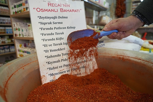 Samsun’da yaşayan aktar Recai Doğanay, geleneksel baharat kültürünü modern mutfaklara taşıyan bir başarı öyküsüne imza attı.