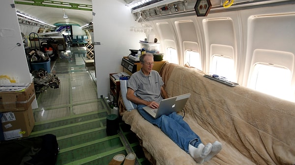 Bruce Campbell has been residing inside a Boeing 727 for over 20 years.
