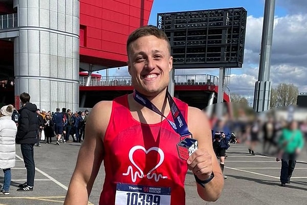 32 yaşında geçirdiği kalp krizi sonrası yaşadıklarını anlatan Ryan Mickleburgh, spor sırasında göz ardı ettiği kritik bir uyarı işaretinin neredeyse hayatına mal olduğunu belirterek gençlere önemli bir uyarıda bulundu.