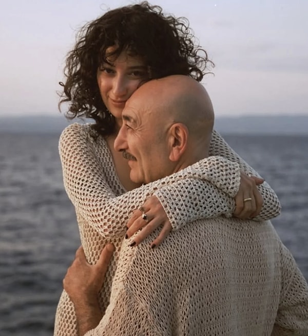In recent years, Melike Şahin has emerged as one of the most powerful female vocalists in Turkish music, successfully reaching a broad fan base with both her songs and stage performances.
