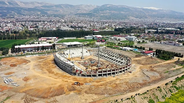 Tesis spor müsabakalarının yanı sıra kapsamlı bir sosyal yaşam alanı sunuyor