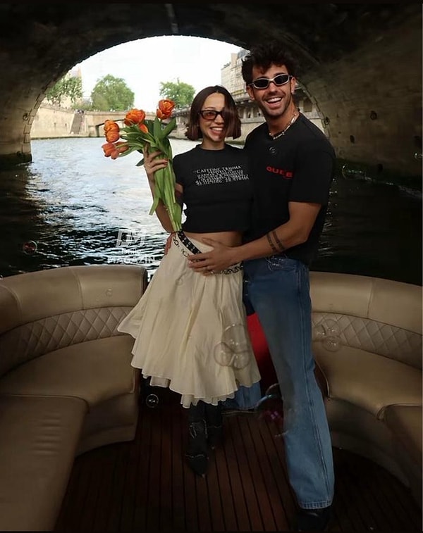 Serkay Tütüncü’nün yaptığı romantik açıklama da dikkat çekti. Ünlü oyuncu, “Ben yaklaşık iki üç aydır buna hazırlanıyordum. Yıldönümümüze denk getirmek istedim.” diyerek teklifin detaylarını anlattı.