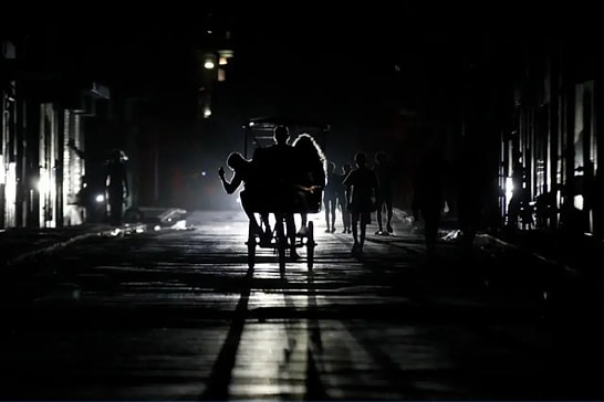 Cuba Plunged into Total Darkness: National Power Grid Collapses Due to Fuel Shortage