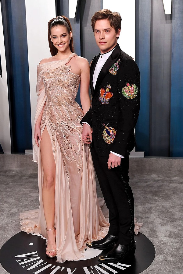 Ancak geçtiğimiz yıl ilişkileriyle ilgili çarpıcı iddialar da ortaya atılmıştı. Dylan Sprouse’un genç bir influencer ile Barbara’yı aldattığı iddiaları dolaşmaya başlamıştı.