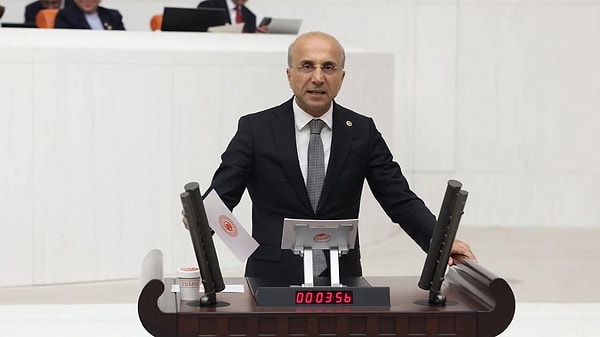 CHP Kayseri Milletvekili Aşkın Genç de paylaşıma tepki gösterenlerden.