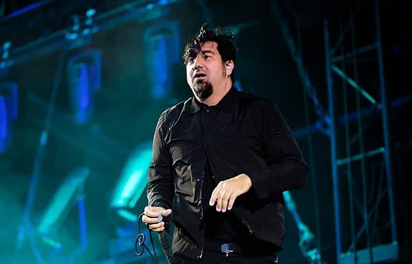 Bir yanardağın kalbinde konser!
