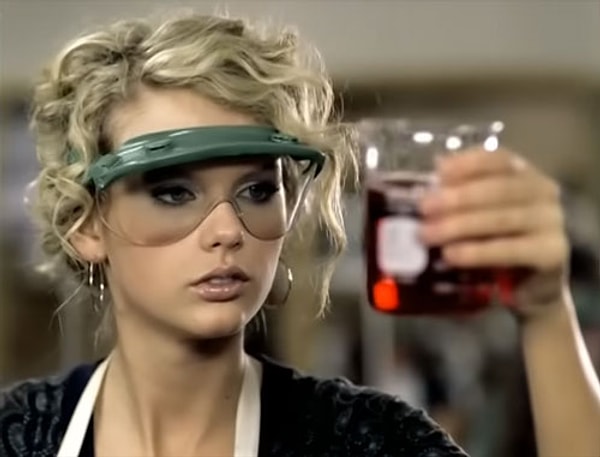 4. Taylor Swift laboratuvarda klonlanmış bir liderdir.
