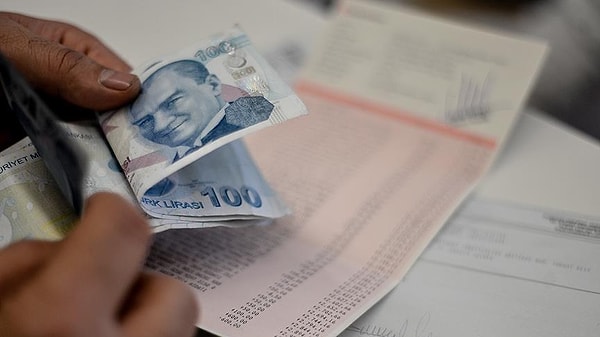 Emekli bayram ikramiyesi ödemeleri başladı.