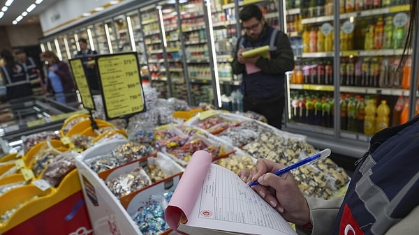 Bakanlıktan fahiş fiyata ağır darbe: 1258 işletmeye 389 milyon lirayı aşan ceza yağdı!