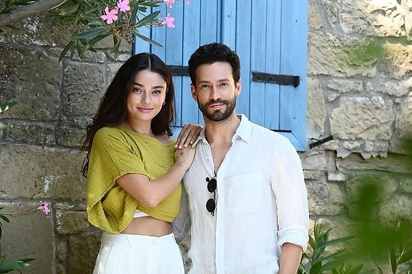 Show TV ekranları için hazırlanan Muhtemel Aşk dizisi, avukat Defne ve çevresindeki insanların hayatını konu alıyor.