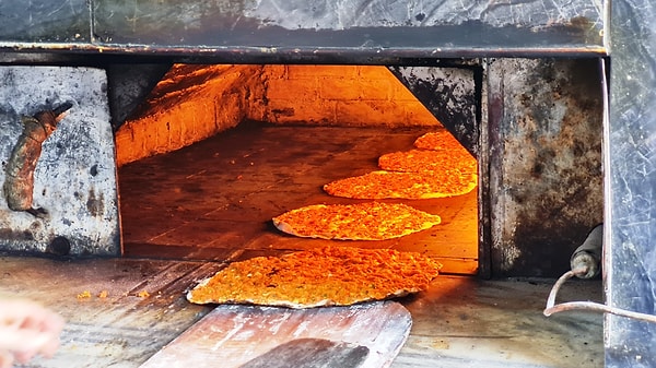 Bodrum'da lahmacun fiyatları yeniden tartışmalara neden oldu. Bazı işletmelerde lahmacun neden 2 bin liradan satılıyor?