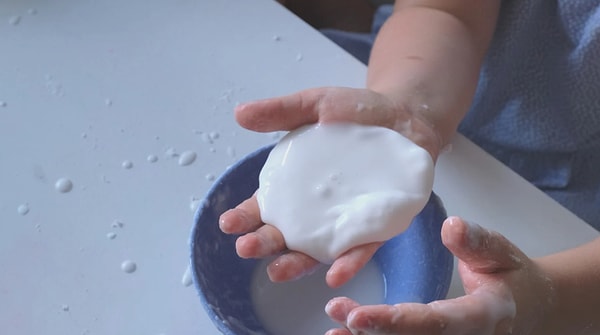 7. Mısır nişastasıyla oobleck yapımı!