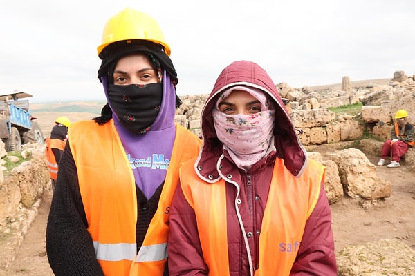 UNESCO Dünya Mirası Geçici Listesi'nde yer alan ve Roma İmparatorluğu'nun doğu sınırındaki en önemli askeri üslerinden biri olan Zerzevan Kalesi, sadece tarihi aydınlatmakla kalmıyor, çevre köylerdeki genç kızların da hayatını değiştiriyor.