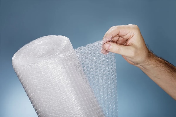 Mucitler pes etmedi ve 1960 yılında Sealed Air Corporation'ı kurarak bu malzemeyi bu kez seraları sıcak tutacak bir "sera yalıtım malzemesi" olarak pazarlamaya çalıştı.