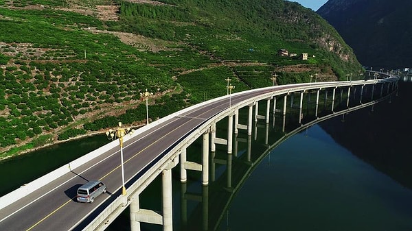 Guzhao Otoyolu’nun inşası sadece ekonomik ve çevresel değil, aynı zamanda hayati bir askeri stratejiye de dayanıyor.