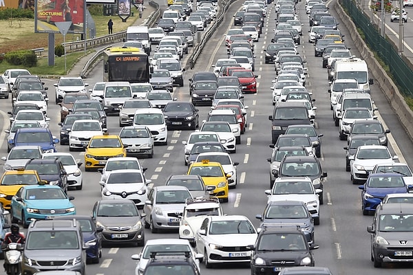 Dokuz günlük tatil trafikle başladı.