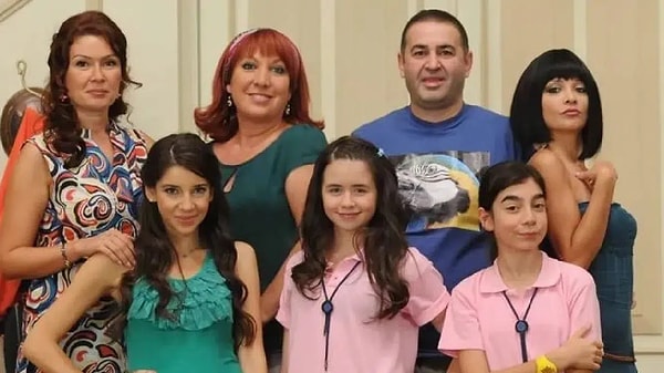 2011 yılında yayınlanan Alemin Kıralı, o döneme damgasını vuran işlerin başında yer alıyor.