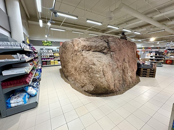 Today, supermarket management is employing creative solutions to adapt this natural heritage to modern life.