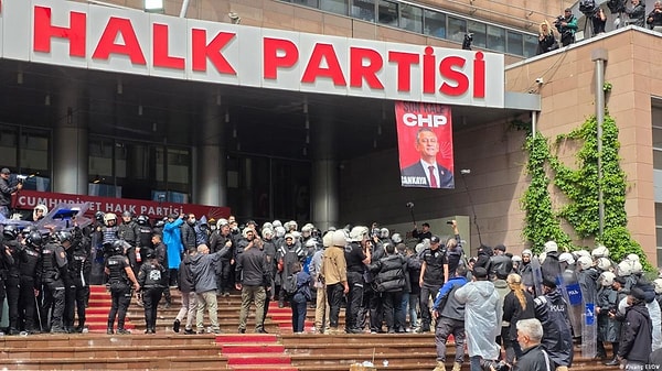 Çünkü Türkiye’de insanlar artık bir siyasi kavga izlemek istemiyor.