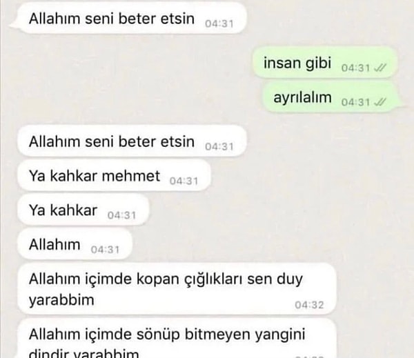 Dostça ayrılma klişesine kafa göz dalan çift...