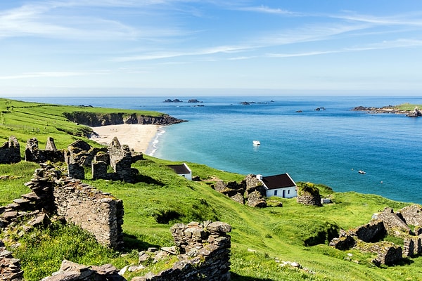 The daily tasks for Aisling and Conor on the island will be as follows: