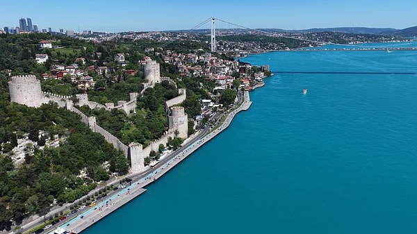 Uzmanlar açıkladı: Boğaz neden turkuaz renge büründü?