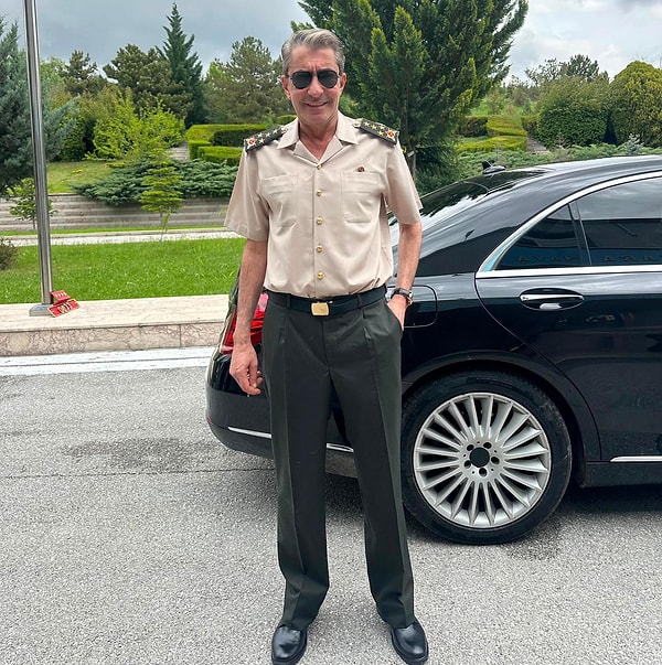 Kara Kuvvetleri Eski Komutanı Salih Zeki Çolak’ı canlandıran Erkan Petekkaya'nın menajeri Burcu Binbaşaran iddialara ve yorumlara yaptığı açıklamayla cevap verdi.