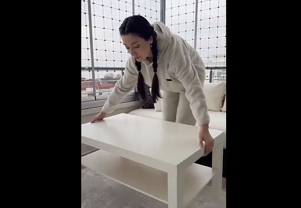 Rather than pouring a fortune into luxury furniture stores when renovating your balcony, cleverly utilizing shipping pallets offers a solution that is both sustainable and incredibly chic.
