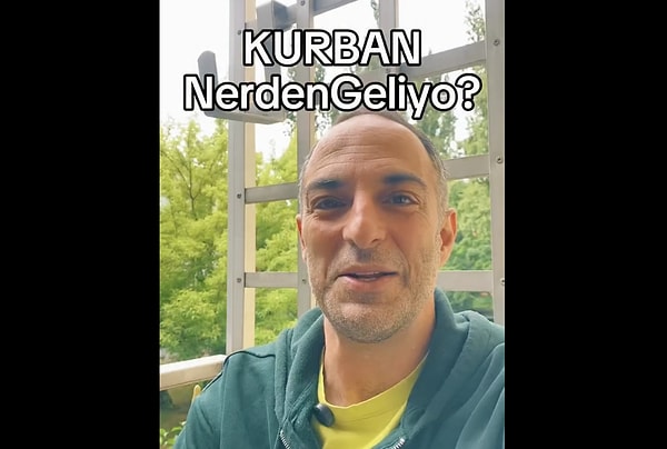 Arapça kökenli olan kurban ve akraba kelimeleri, dil bilimsel olarak aynı kökten, yani "kariba" fiilinden türemiştir.