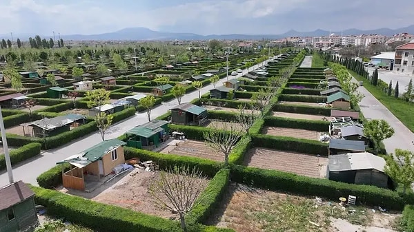 Binlerce vatandaşı, tarım arazisi vasfındaki taşınmazlarına yaptığı “hobi bahçeleri” ile ilgili yeni düzenleme yapılacağı açıklanmıştı.