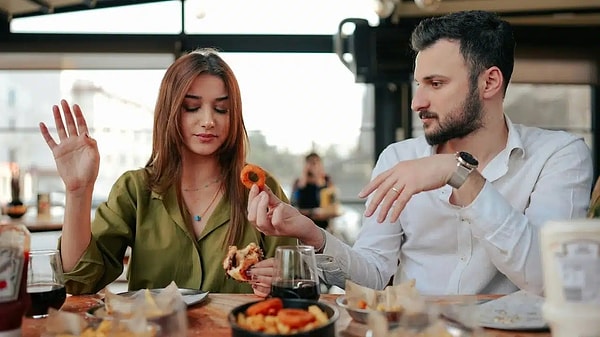 6. Kararlara Ambargo: Restoranda Kadın Adına Sipariş Vermek