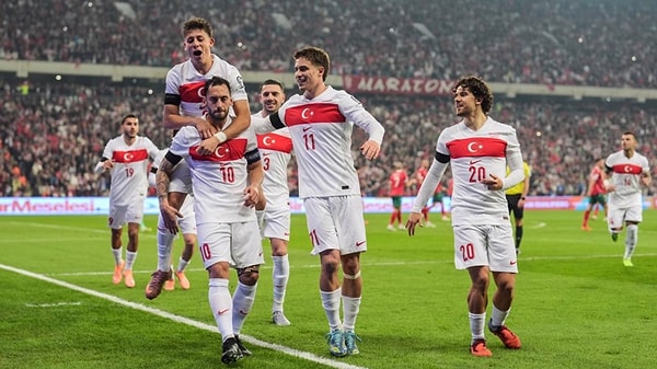 Milli takımın zayıf yönlerinde santrfor eksikliği yazıldı.