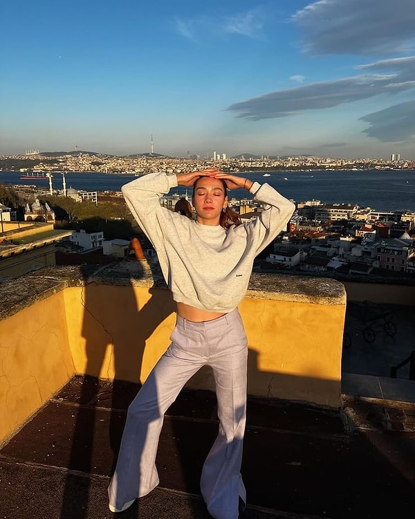 Aybüke Pusat son yılların en sevilen kadın oyuncularından biri olmayı başaran isimlerden biri.