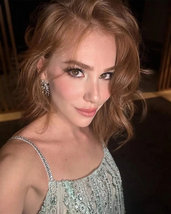 Elçin Sangu’nun açıklamasıyla birlikte Aytek Şayan’la kuzen olduğu öğrenildi.