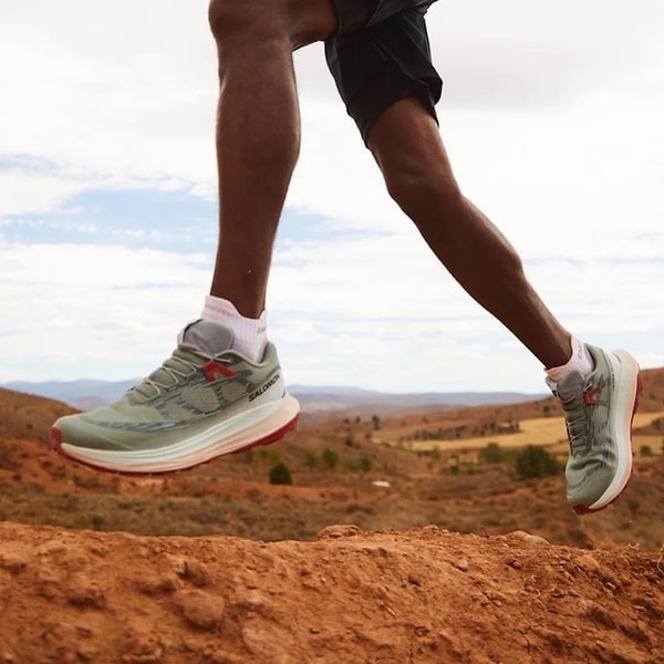 Sneaker Modelleriyle Her Ortamda Şık ve Rahat Görünüm
