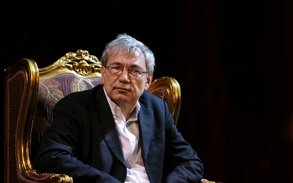 Son aylarda Masumiyet Müzesi uyarlamasıyla adından söz ettiren yazar, bu kez kitapta yer alan senaryo metniyle konuşuluyor.