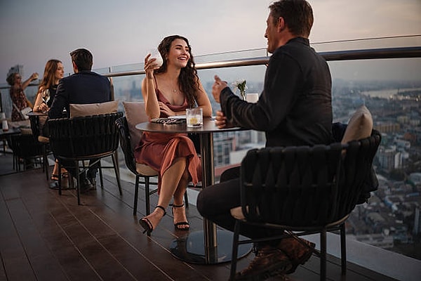 Taksim'de Rooftop Bar Nedir? Neden Bu Kadar Popüler? - 2026