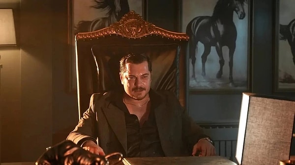 Çağatay Ulusoy ve Demet Özdemir'li Eşref Rüya final yaptı.