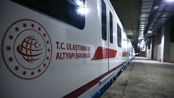 İstanbul’da toplu ulaşımın önemli hatlarından biri olan Gayrettepe-Arnavutköy Metro Hattı geçici olarak kapatıldı.