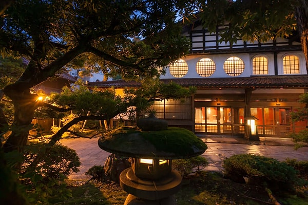 4. Hoshi Ryokan - 718