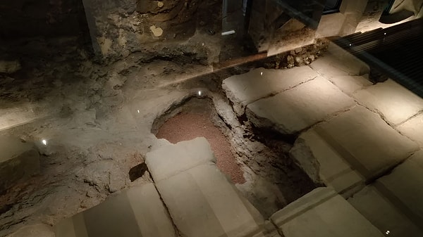 Asansör kazısı Roma forumunu ortaya çıkardı