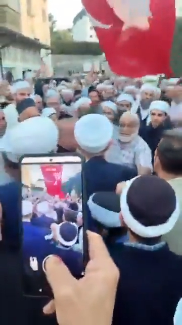 Türkiye gündemini sarsan ve uzun süre konuşulan 6 yaşındaki çocuğun istismarı davasında tutuklu bulunan Hiranur Vakfı kurucusu Yusuf Ziya Gümüşel, mahkemenin tutukluluk incelemesi sonucunda adli kontrol kararıyla tahliye edildi.