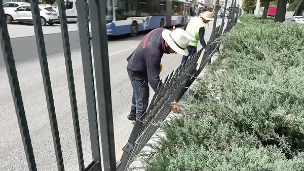 Şehirdeki en yoğun müdahale alanlarından biri, ulaşımın ana noktalarından olan Esenboğa Havalimanı bağlantı yolları oldu.
