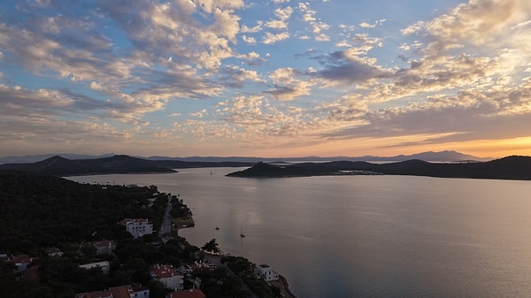 Gün batımını izlemeden tam bir Ege deneyimi yaşamış olmazsın.